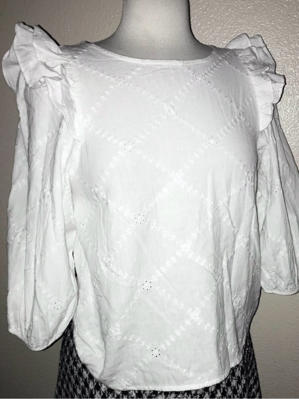 NWT Zara White Eyelet Ruffle Blouse Top Shirt - XS / Retail $45.90